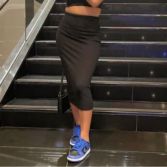 Black ribbed midi skirt - Picture 2 of 4